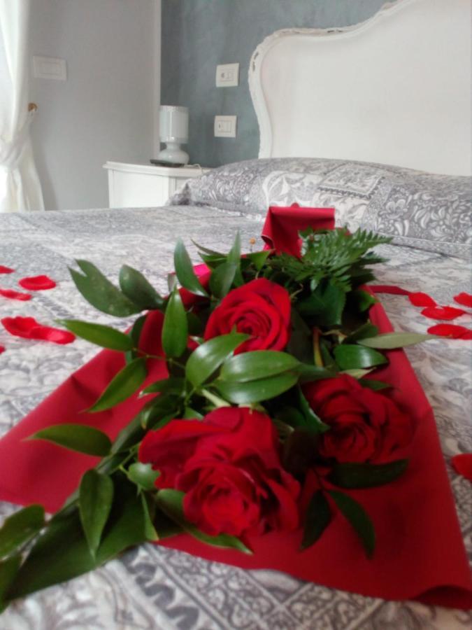 B&B Rosalu - Adults Only Сирмионе Екстериор снимка