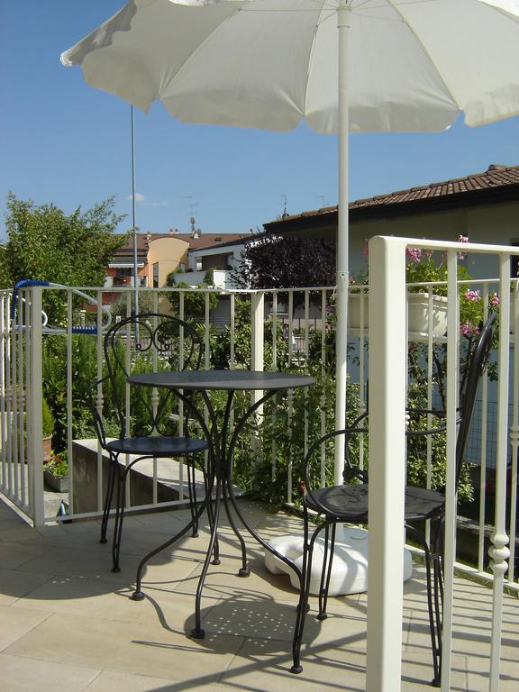 B&B Rosalu - Adults Only Сирмионе Екстериор снимка