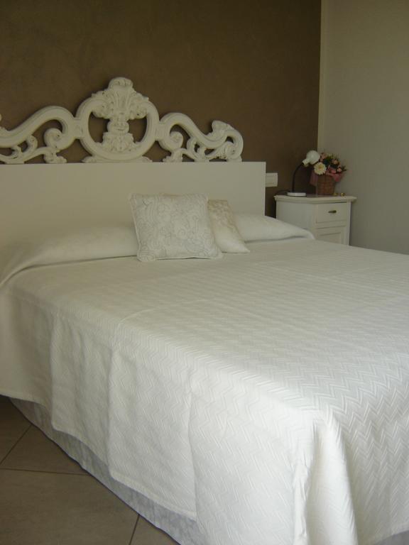 B&B Rosalu - Adults Only Сирмионе Екстериор снимка