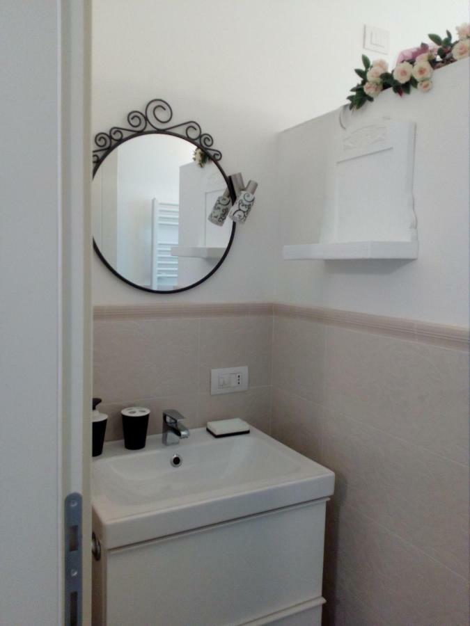 B&B Rosalu - Adults Only Сирмионе Екстериор снимка