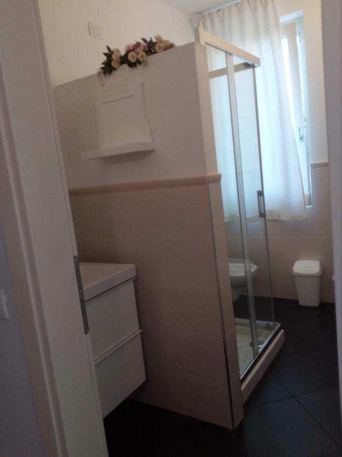 B&B Rosalu - Adults Only Сирмионе Екстериор снимка